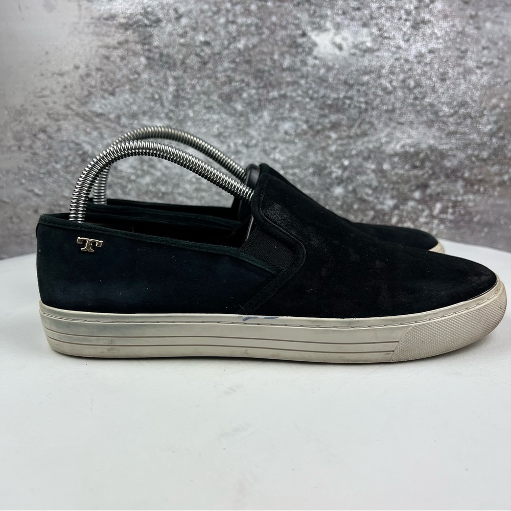 530 Tory Burch Black Slip-On suede Shoes
Ladie’s 8.5